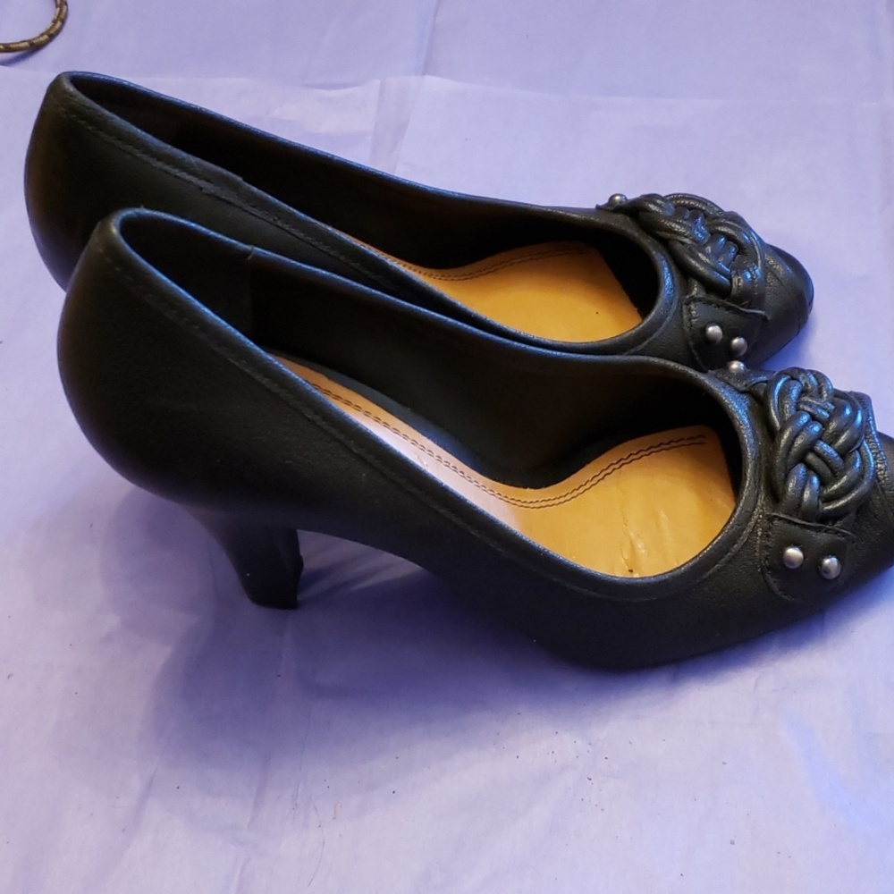 Heels - Picture 3 of 4
